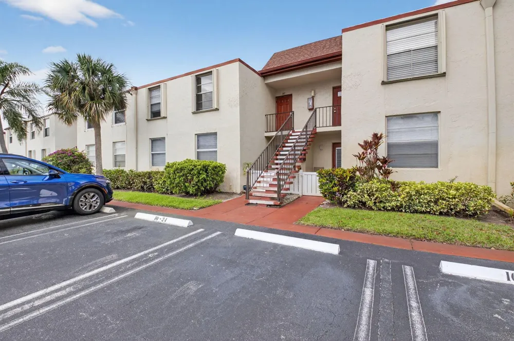 10 Willowbrook Lane #207 Delray Beach, FL 33446