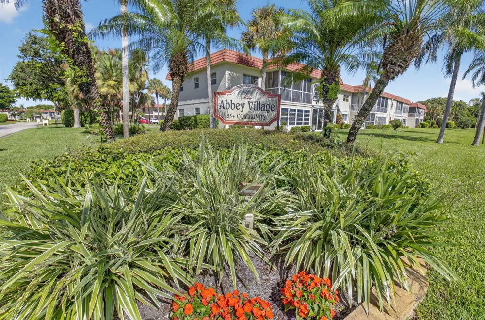 10 Willowbrook Lane #207 Delray Beach, FL 33446