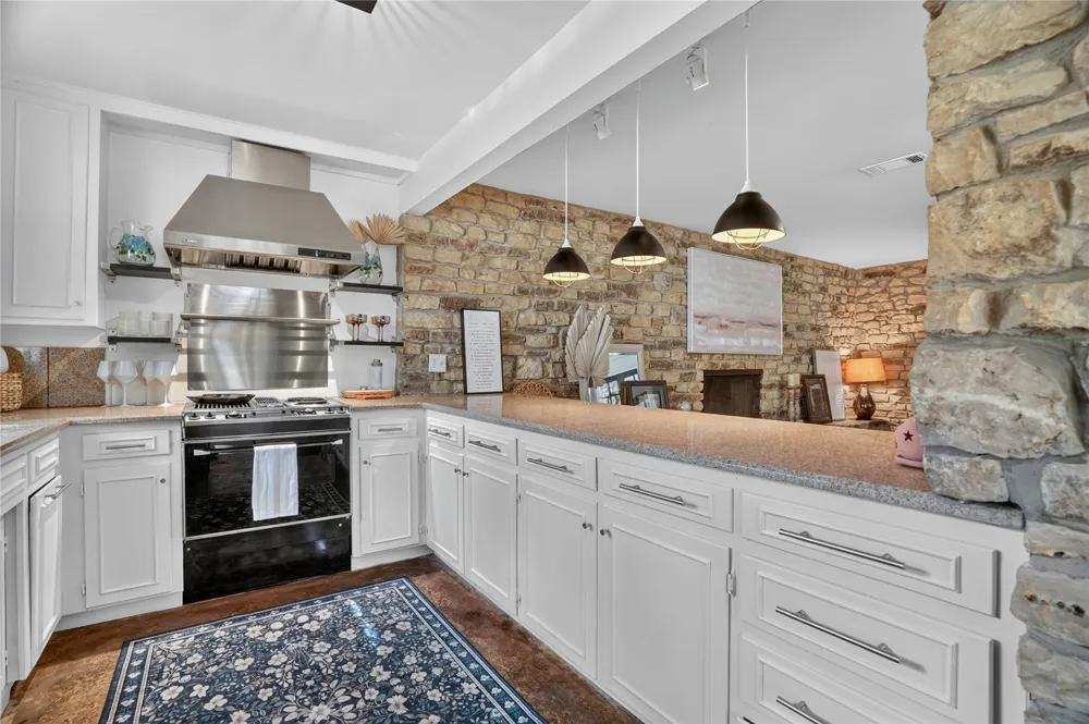 3902 Laramie Drive Granbury, TX 76049