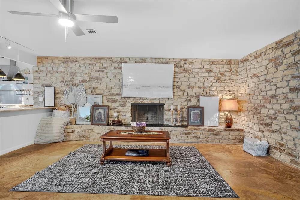 3902 Laramie Drive Granbury, TX 76049