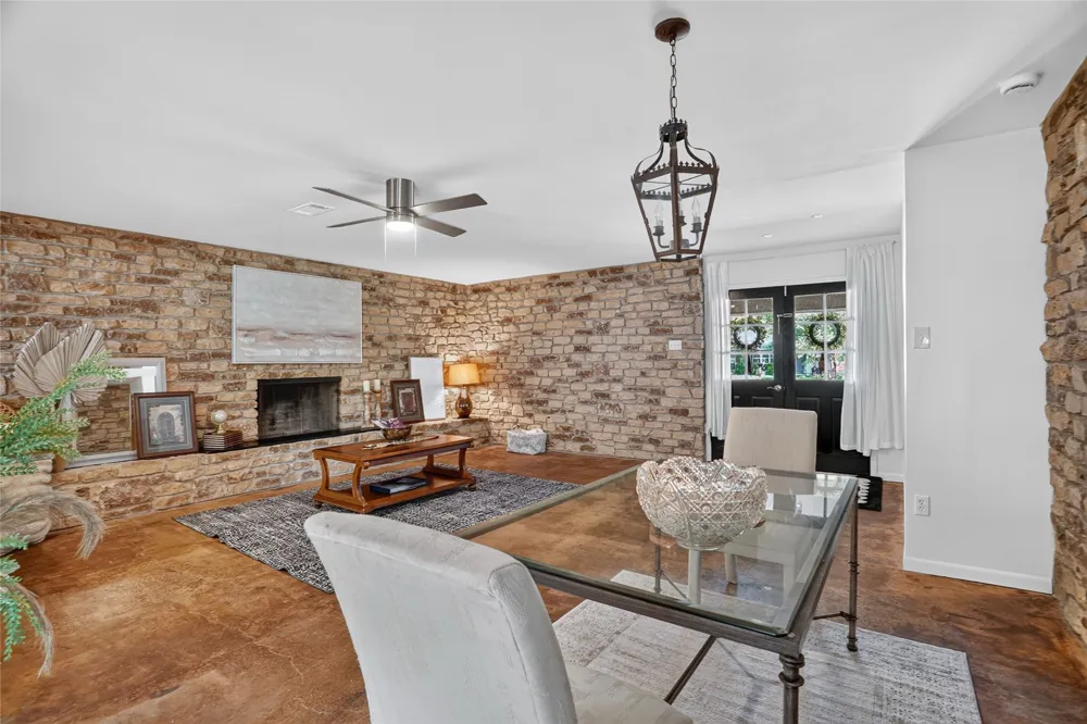 3902 Laramie Drive Granbury, TX 76049