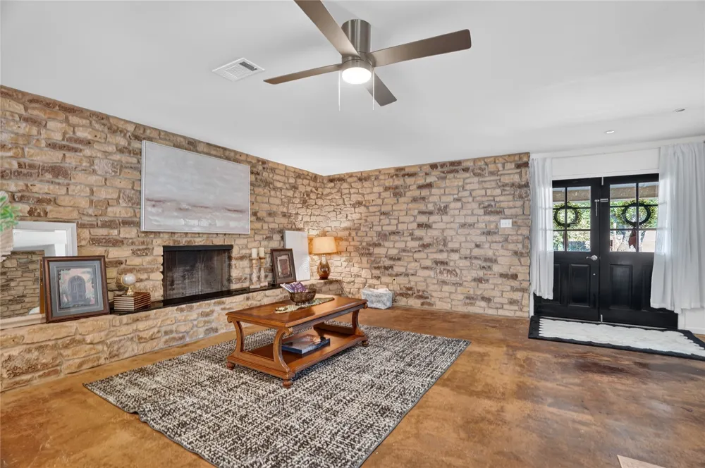 3902 Laramie Drive Granbury, TX 76049