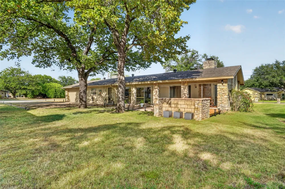 3902 Laramie Drive Granbury, TX 76049