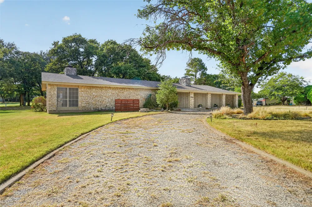 3902 Laramie Drive Granbury, TX 76049