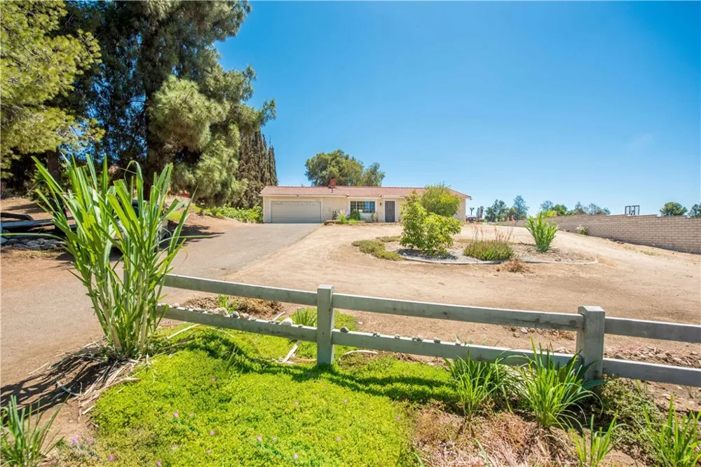 12340 Falcon Lane Moreno Valley, CA 92555