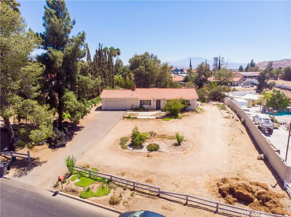 12340 Falcon Lane Moreno Valley, CA 92555