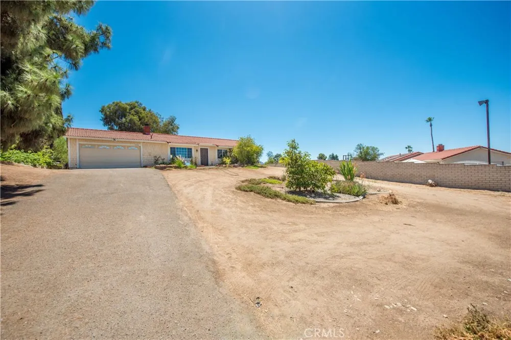12340 Falcon Lane Moreno Valley, CA 92555