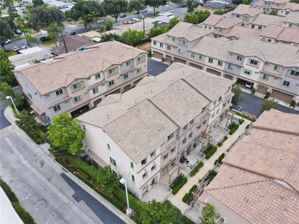 853 E Hollyvale Azusa, CA 91702