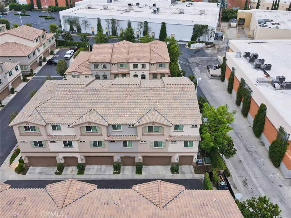 853 E Hollyvale Azusa, CA 91702