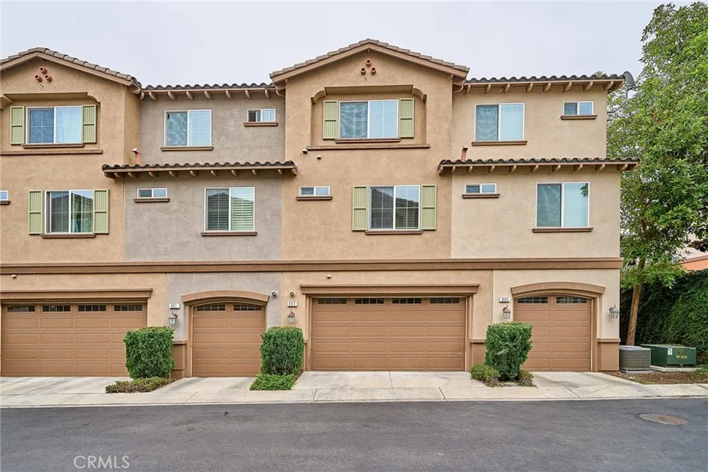 853 E Hollyvale Azusa, CA 91702