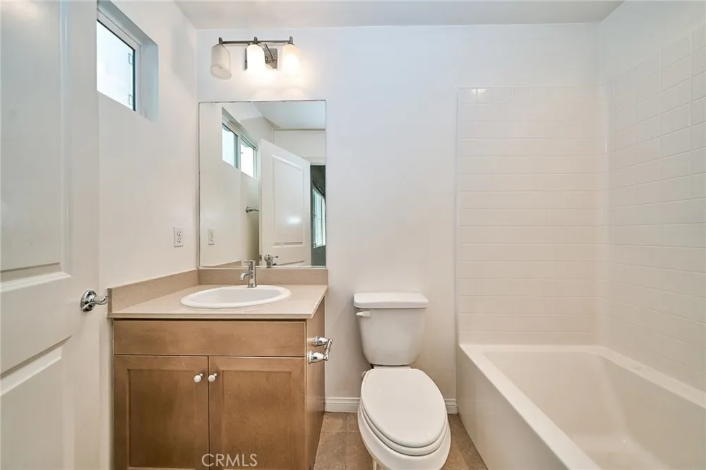 853 E Hollyvale Azusa, CA 91702