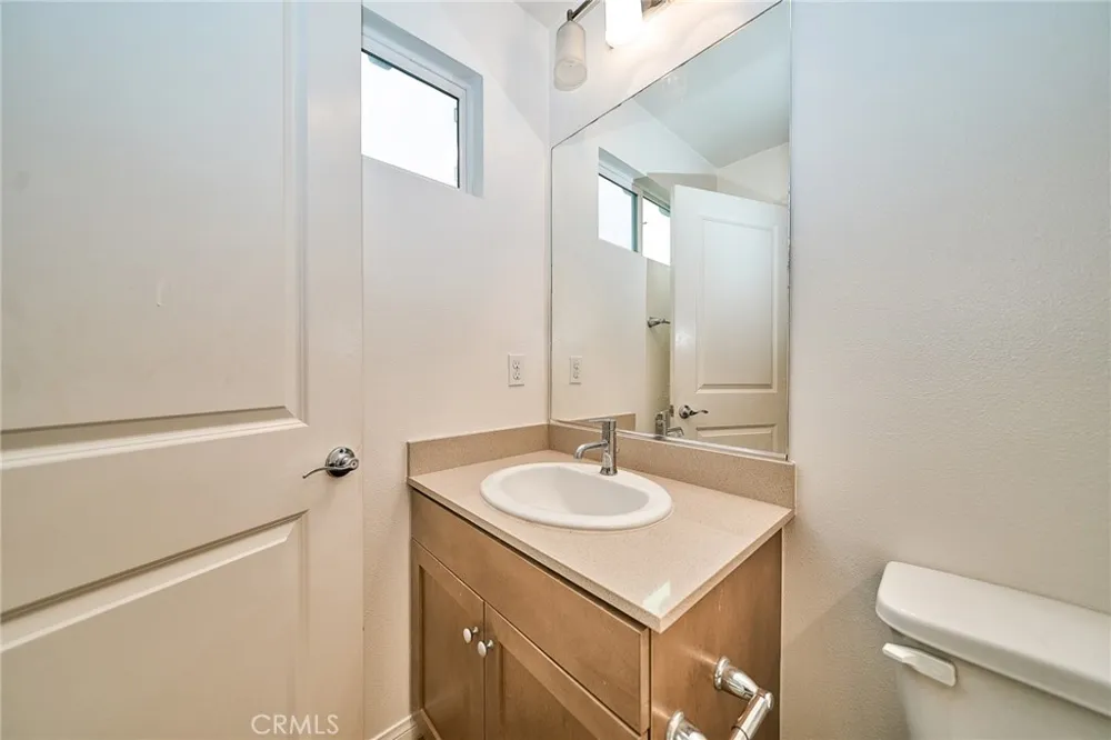 853 E Hollyvale Azusa, CA 91702