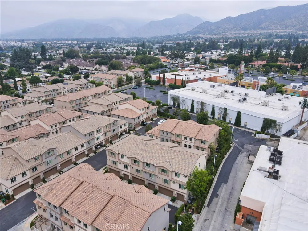 853 E Hollyvale Azusa, CA 91702