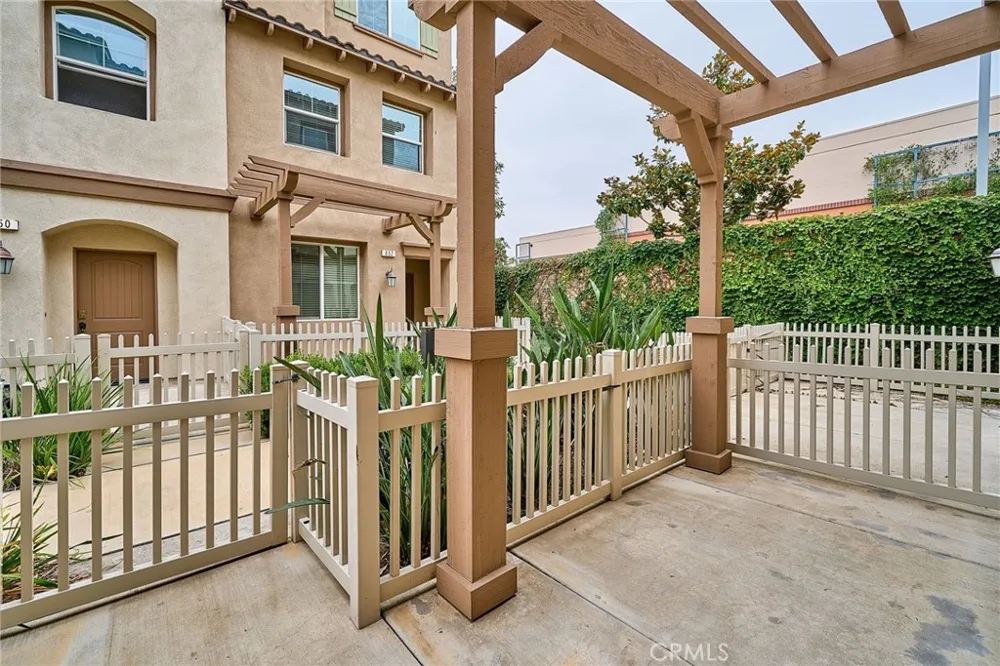 853 E Hollyvale Azusa, CA 91702