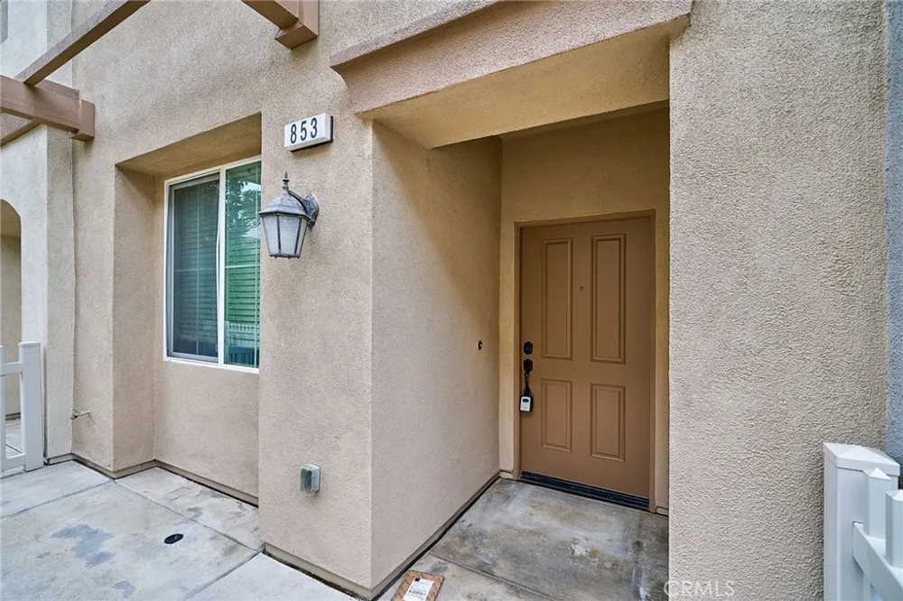 853 E Hollyvale Azusa, CA 91702