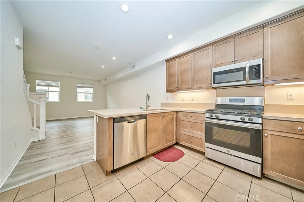 853 E Hollyvale Azusa, CA 91702