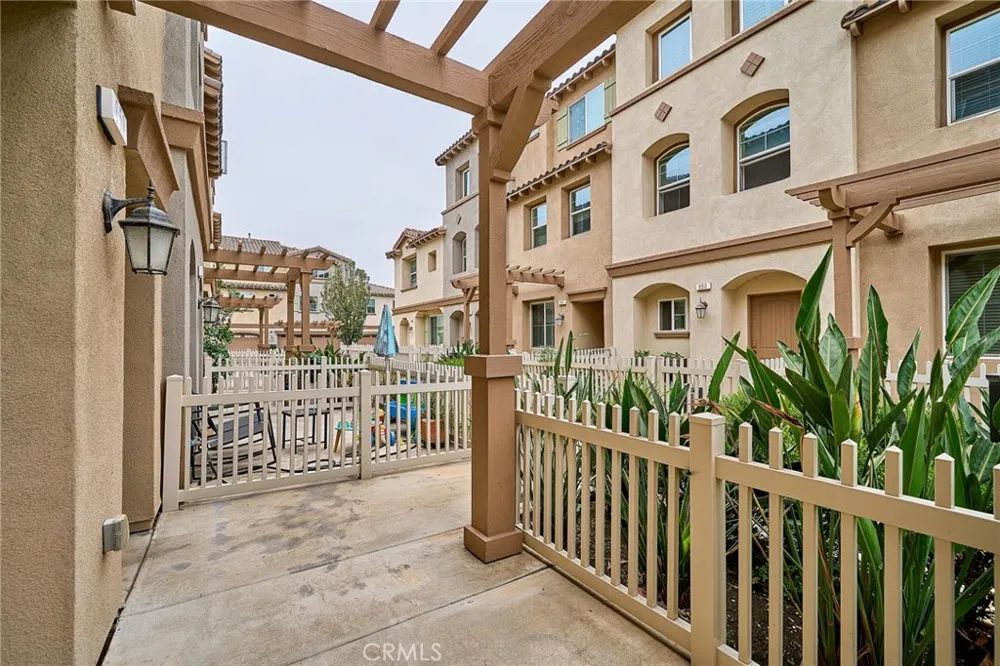 853 E Hollyvale Azusa, CA 91702