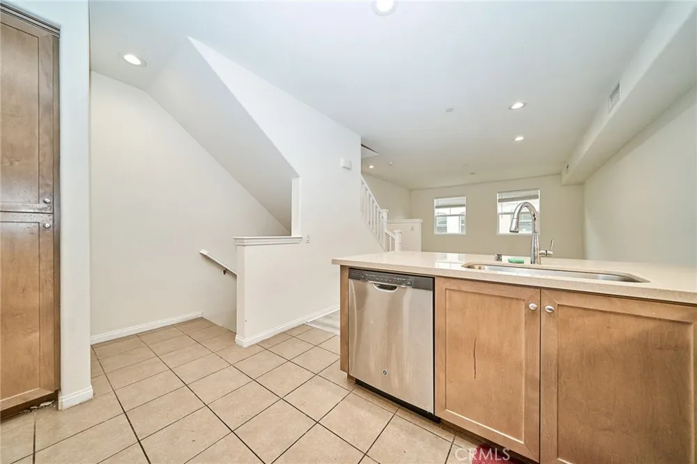 853 E Hollyvale Azusa, CA 91702