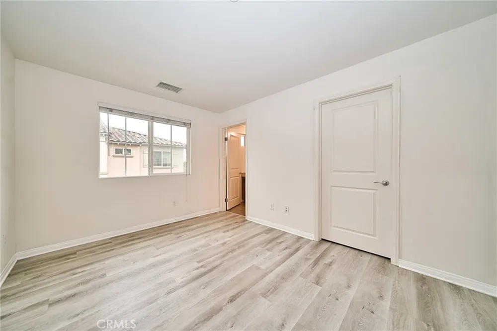 853 E Hollyvale Azusa, CA 91702
