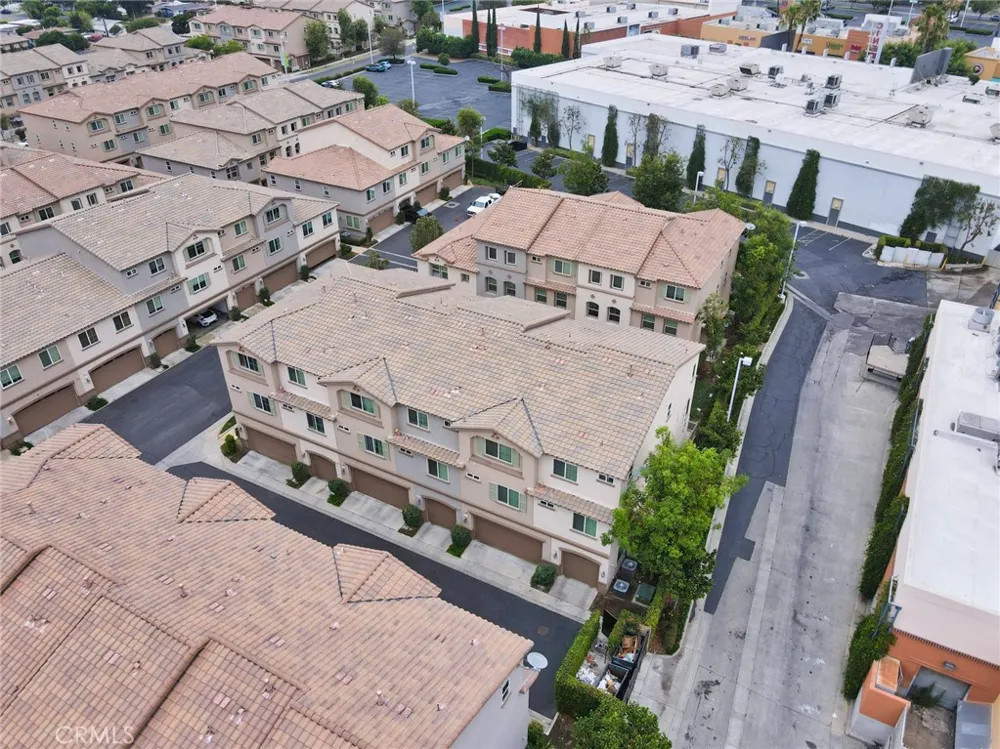 853 E Hollyvale Azusa, CA 91702