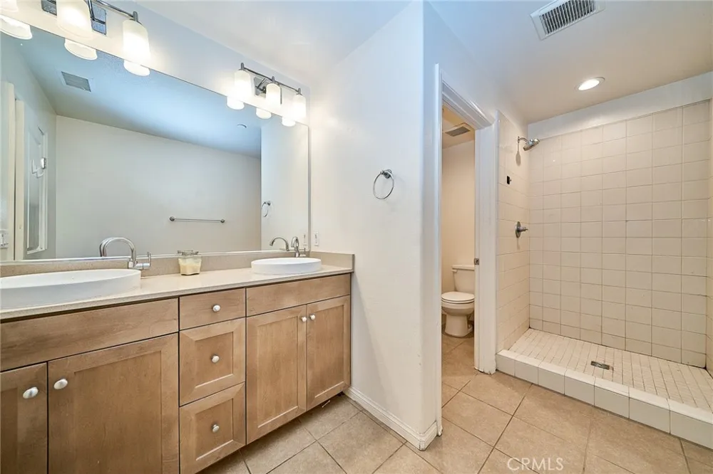 853 E Hollyvale Azusa, CA 91702