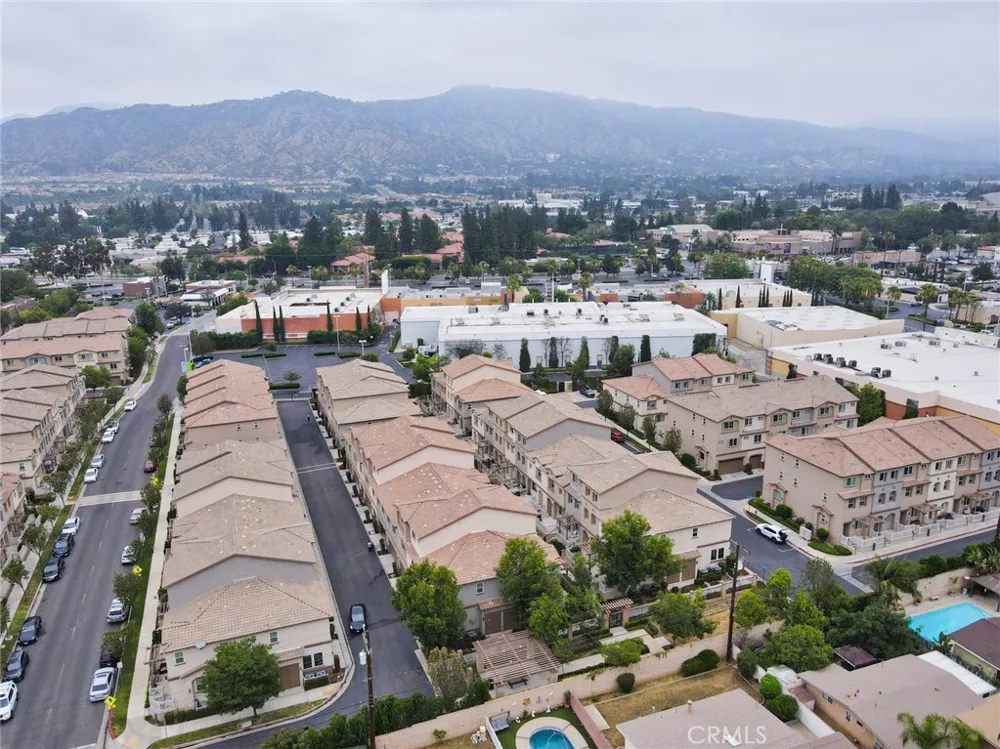 853 E Hollyvale Azusa, CA 91702
