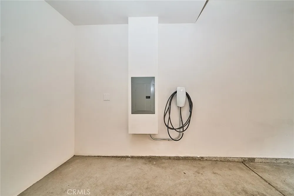 853 E Hollyvale Azusa, CA 91702