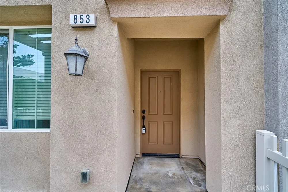 853 E Hollyvale Azusa, CA 91702