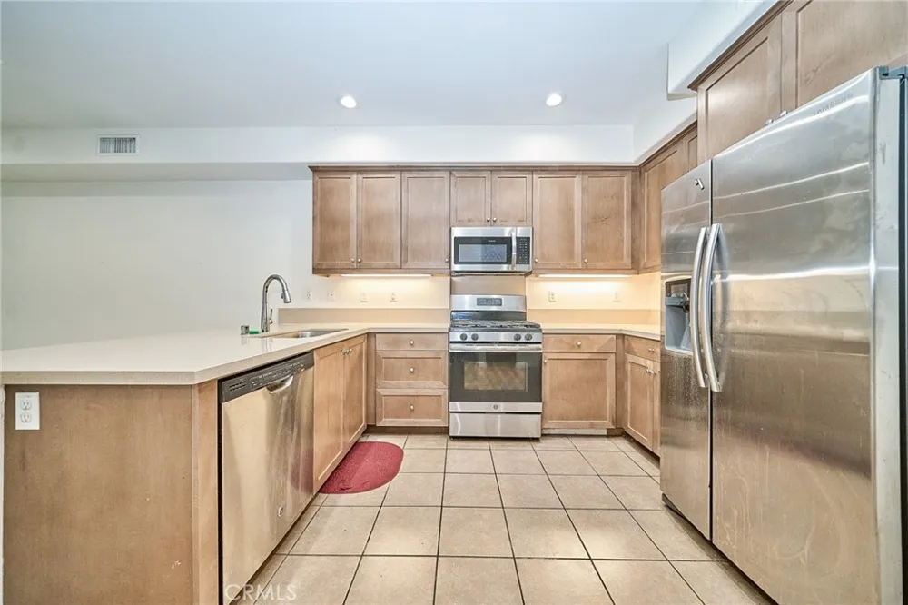 853 E Hollyvale Azusa, CA 91702
