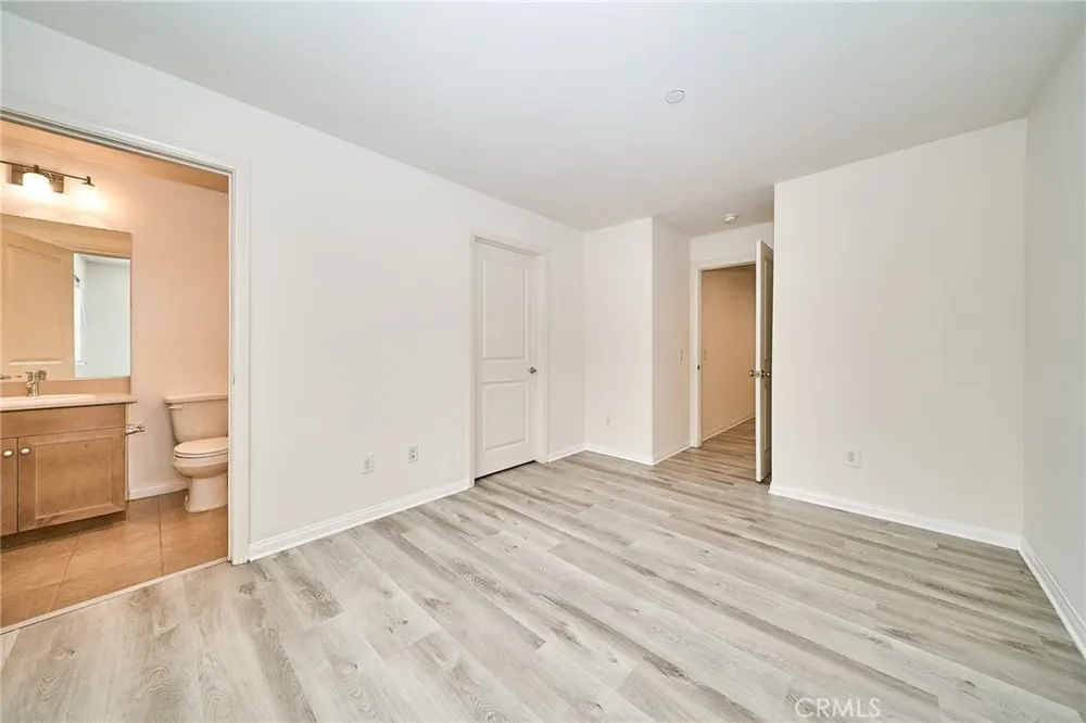 853 E Hollyvale Azusa, CA 91702