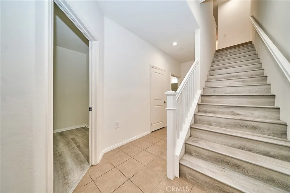 853 E Hollyvale Azusa, CA 91702
