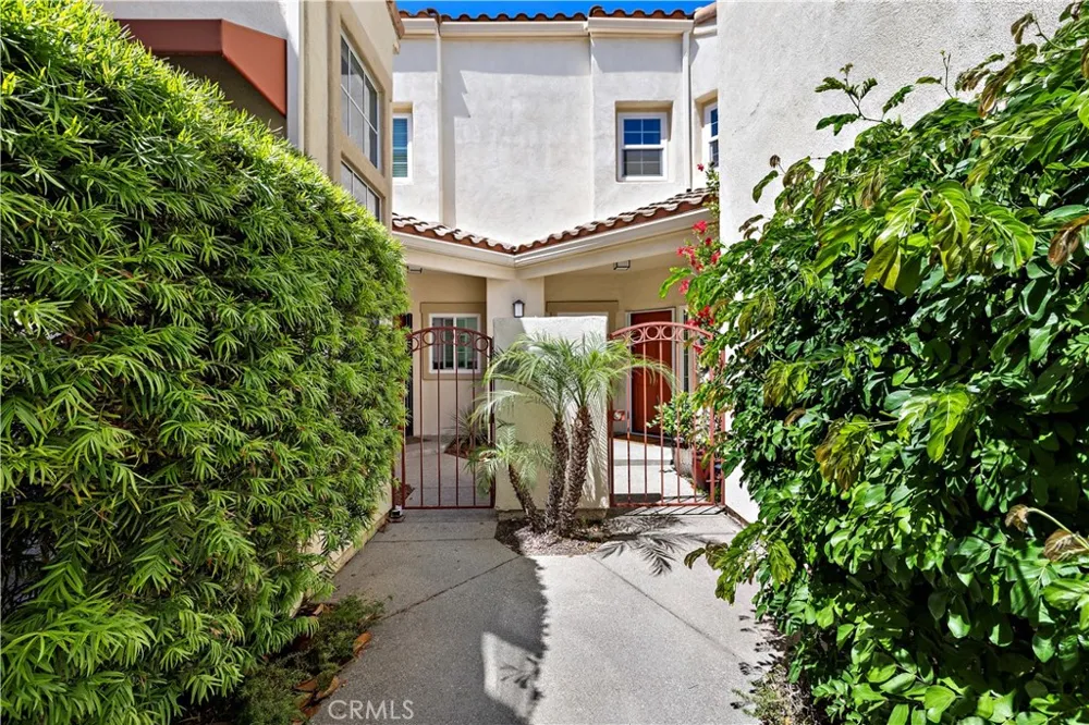 154 Chandon Laguna Niguel, CA 92677