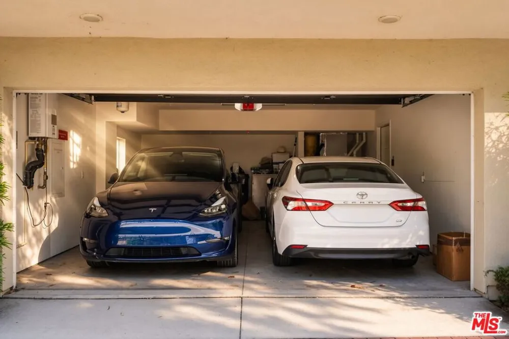 2780 Wright Lane Los Angeles, CA 90068