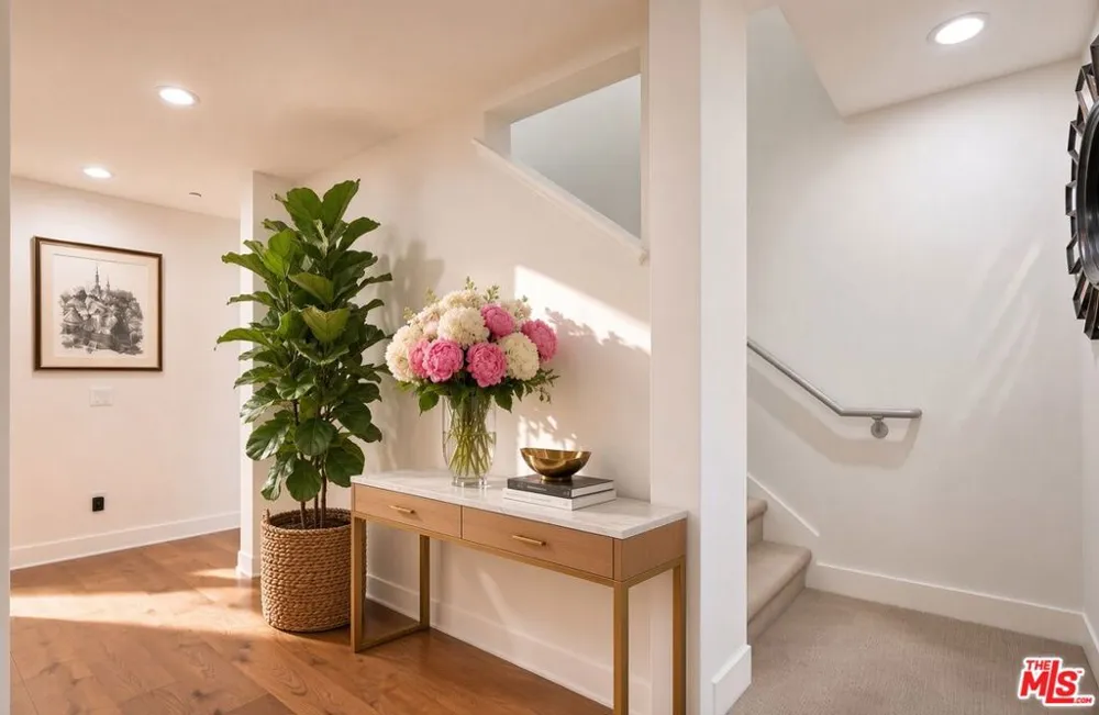 2780 Wright Lane Los Angeles, CA 90068