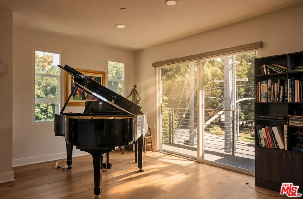 2780 Wright Lane Los Angeles, CA 90068