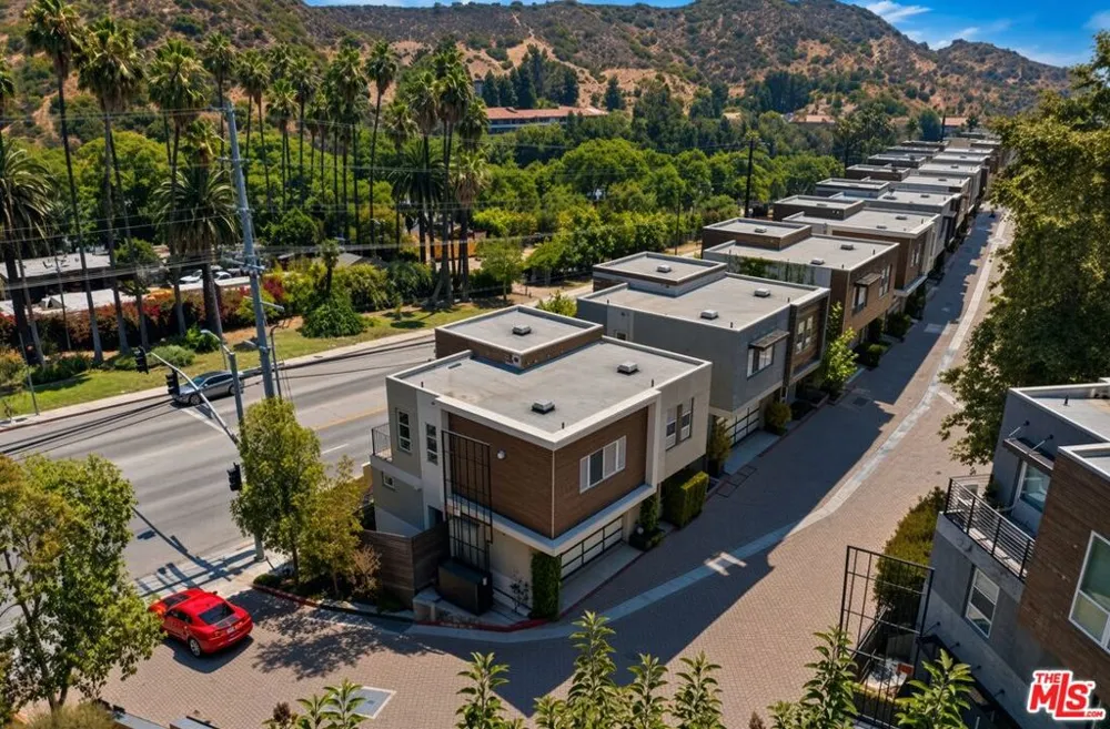 2780 Wright Lane Los Angeles, CA 90068