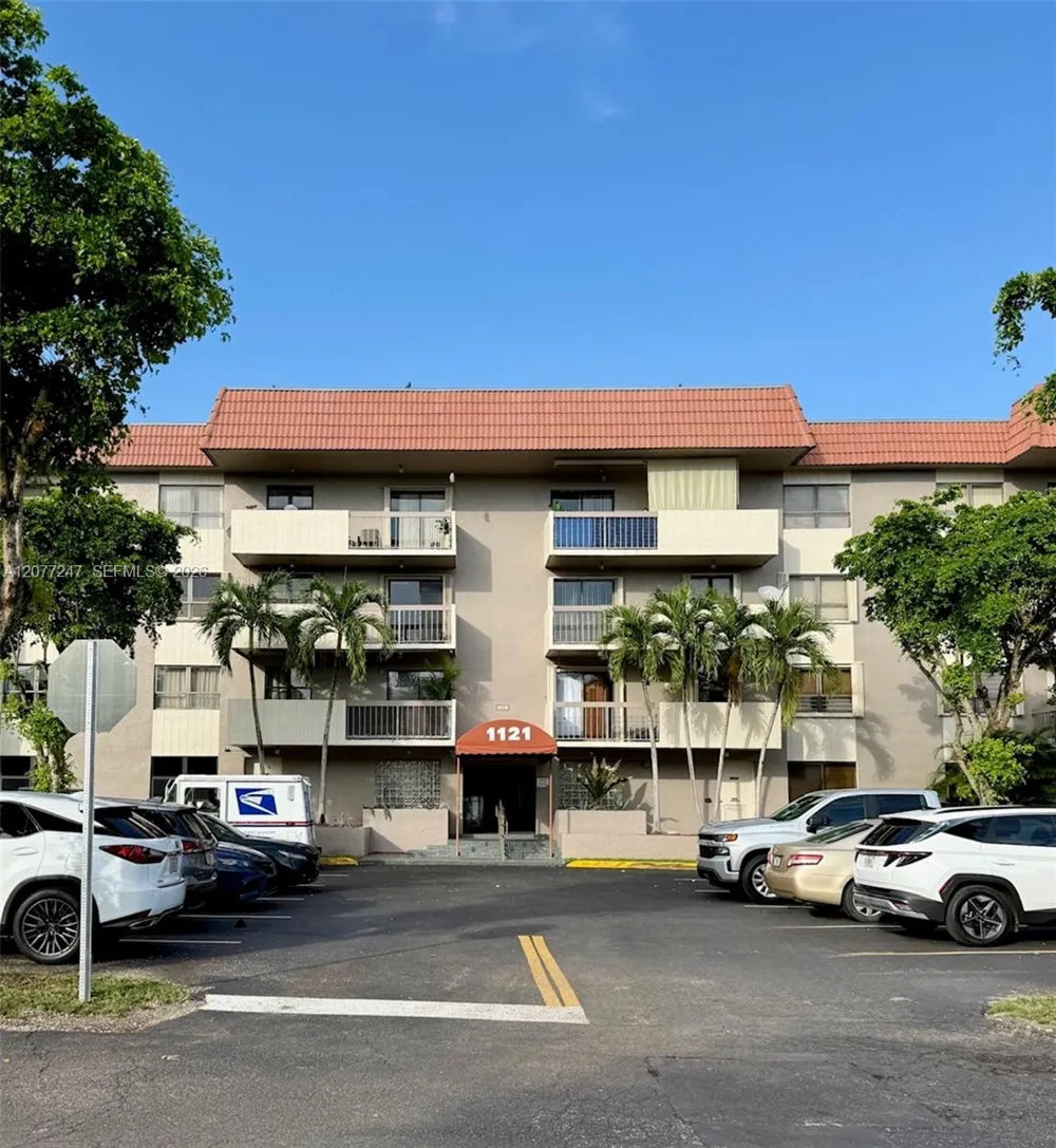 1121 SW 122nd Ave #107-2 Miami, FL 33184