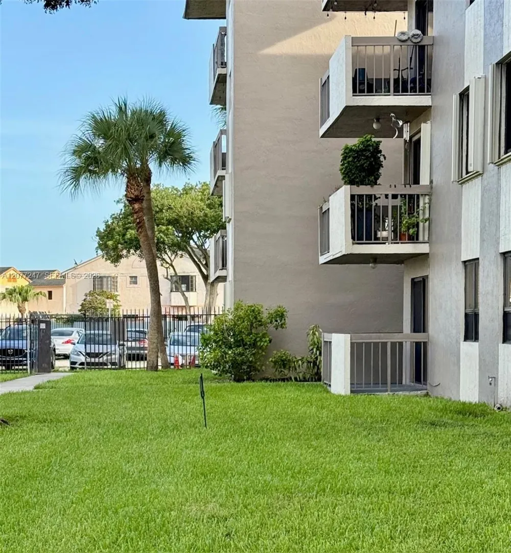 1121 SW 122nd Ave #107-2 Miami, FL 33184