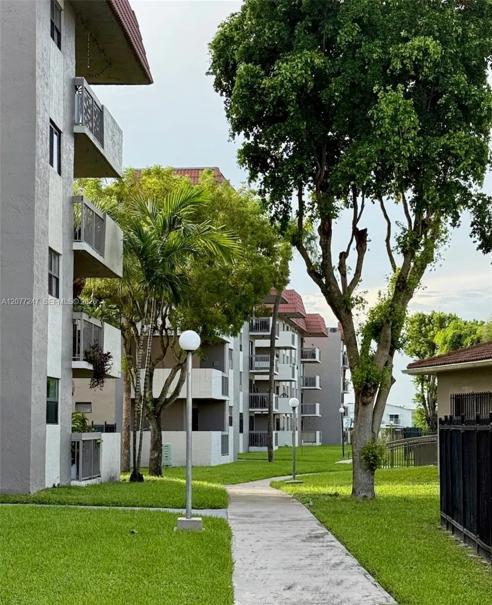1121 SW 122nd Ave #107-2 Miami, FL 33184