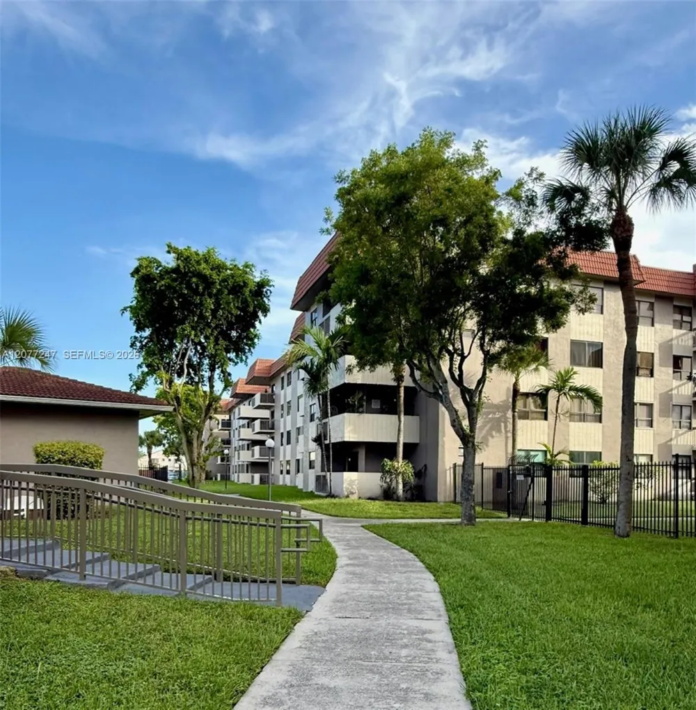 1121 SW 122nd Ave #107-2 Miami, FL 33184