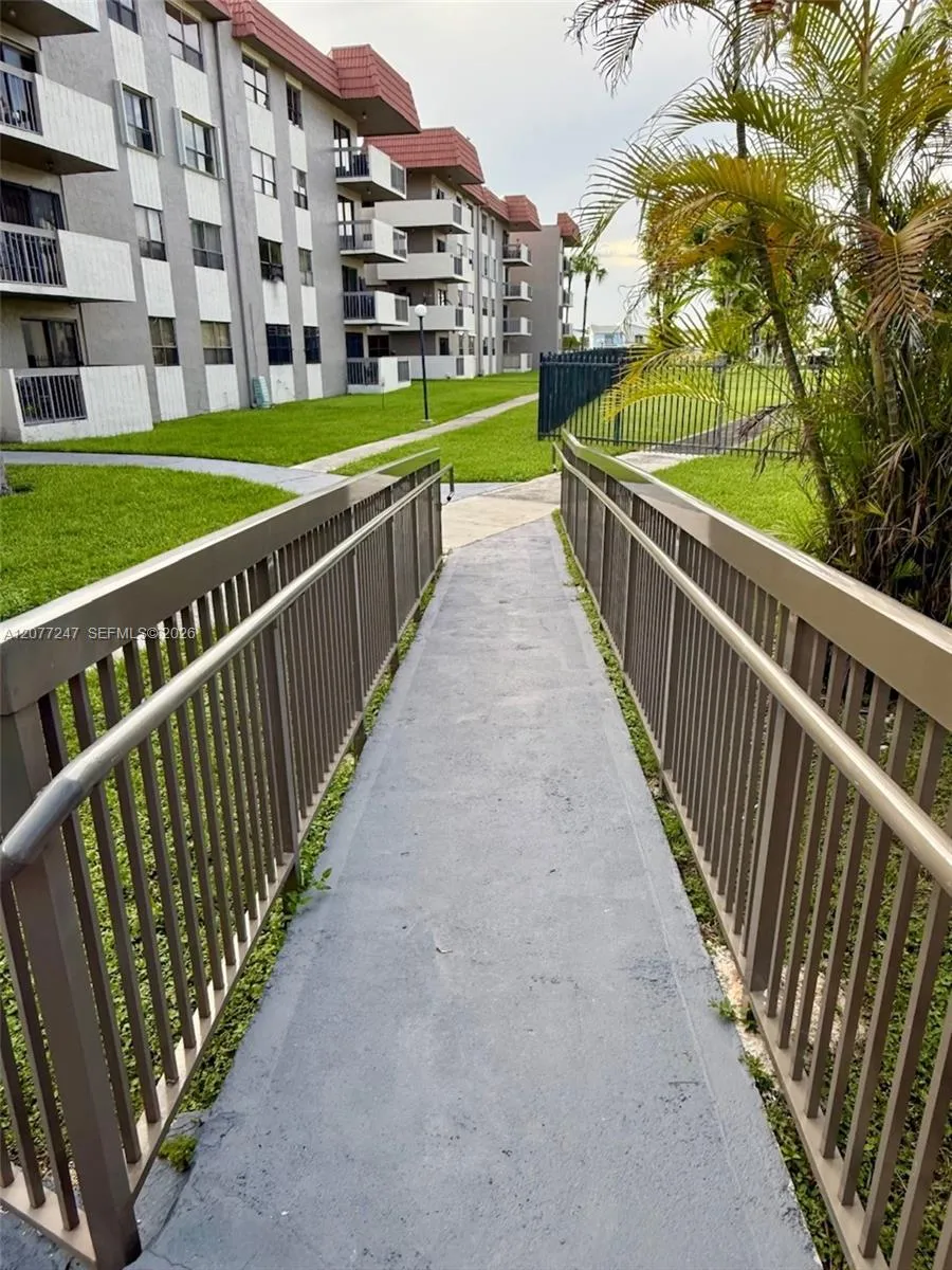 1121 SW 122nd Ave #107-2 Miami, FL 33184