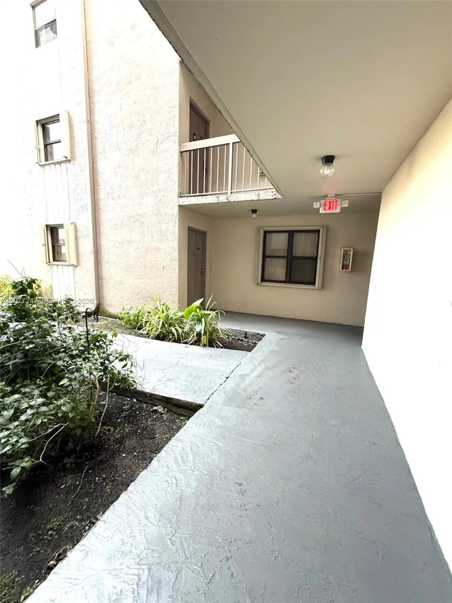 1121 SW 122nd Ave #107-2 Miami, FL 33184