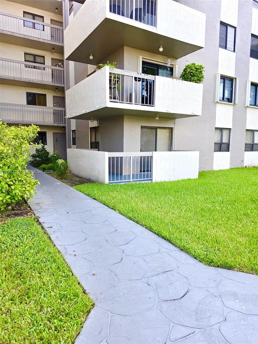 1121 SW 122nd Ave #107-2 Miami, FL 33184