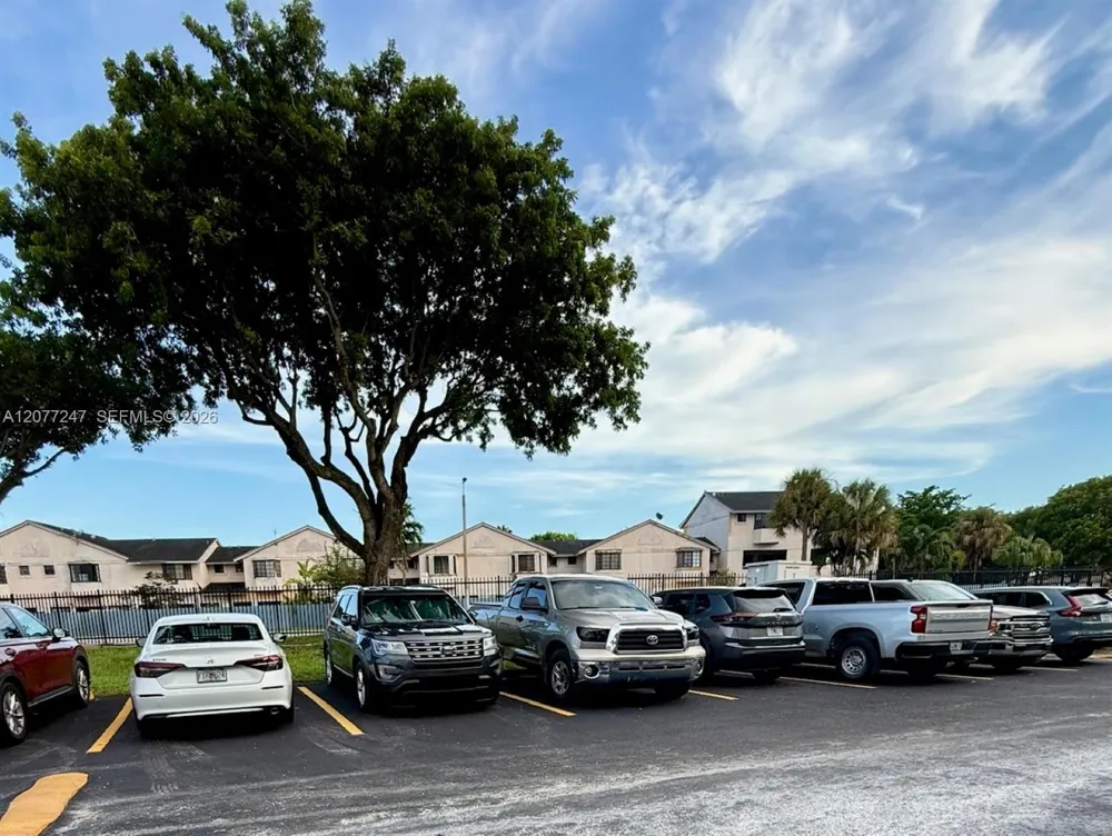 1121 SW 122nd Ave #107-2 Miami, FL 33184
