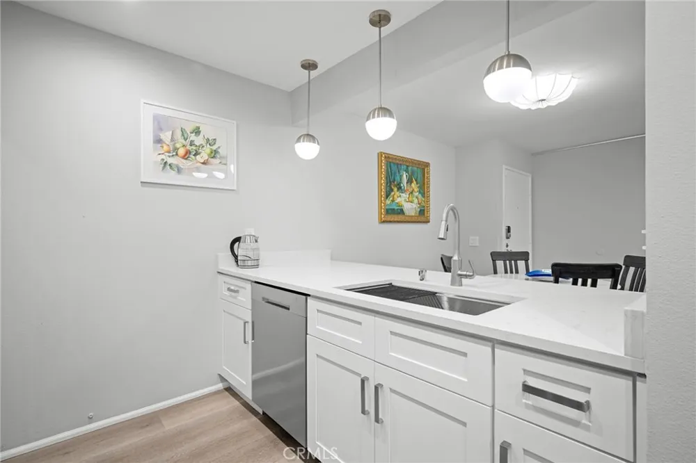 3481 Stancrest Drive #206 Glendale, CA 91208