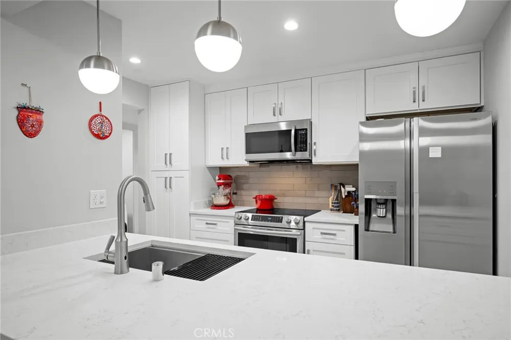 3481 Stancrest Drive #206 Glendale, CA 91208