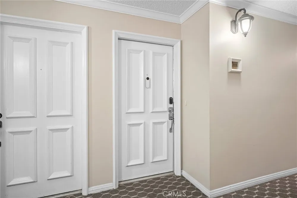 3481 Stancrest Drive #206 Glendale, CA 91208