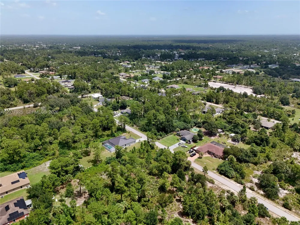 811 Edison Ave Lehigh Acres, FL 33972