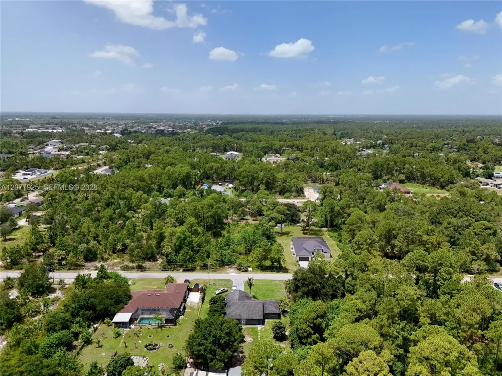 811 Edison Ave Lehigh Acres, FL 33972