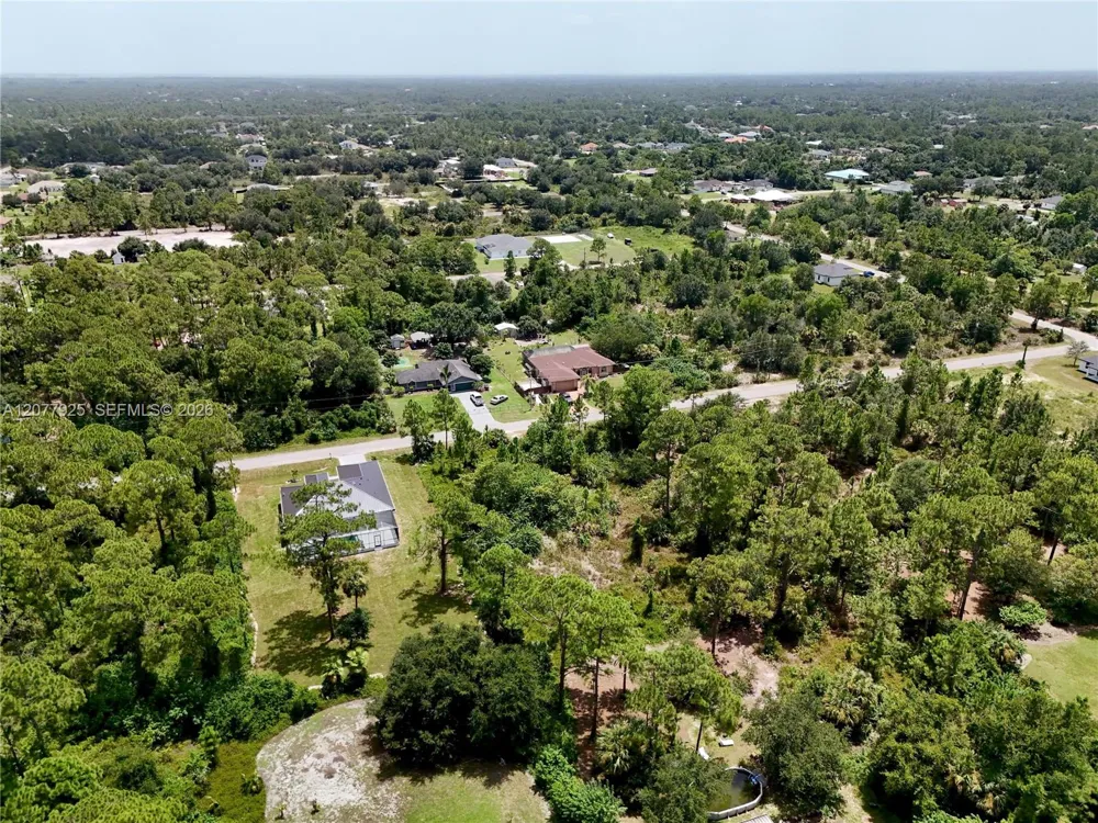 811 Edison Ave Lehigh Acres, FL 33972